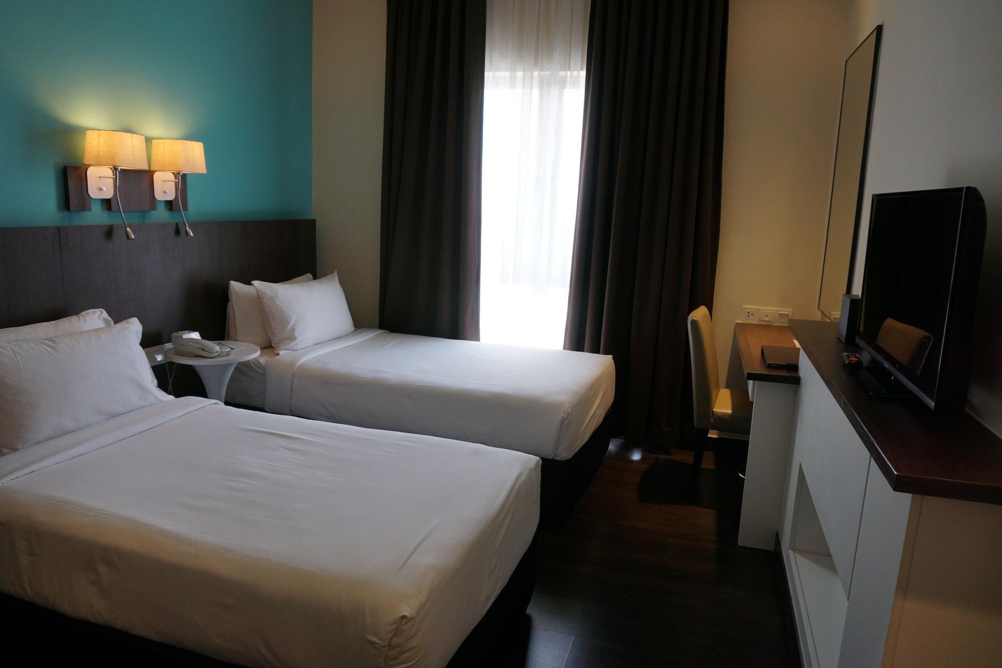 Hotel Wyndham Garden I-city 4*