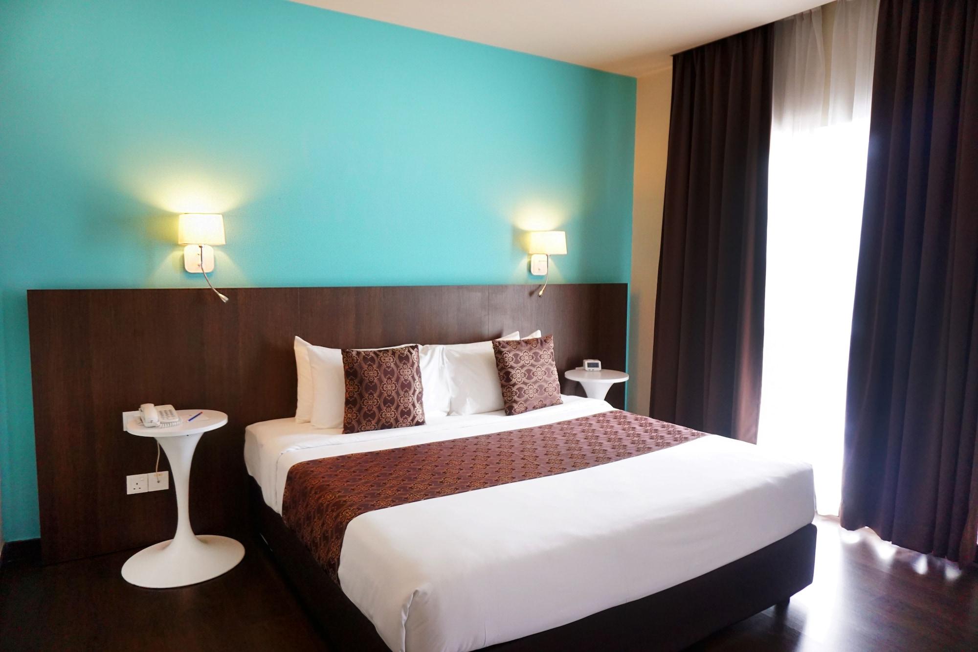 Hotel Wyndham Garden I-city 4*