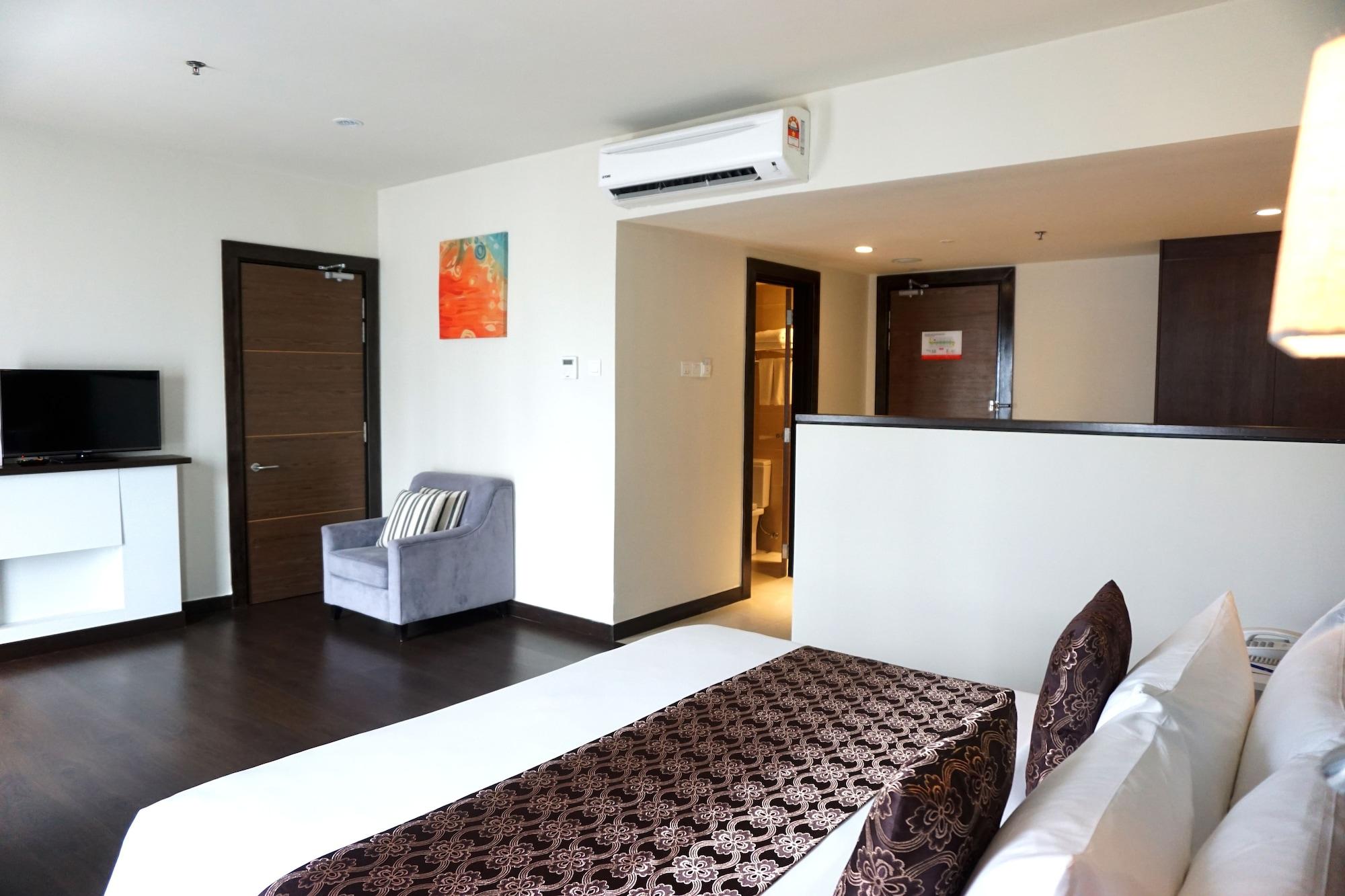 Hotel Wyndham Garden I-city 4*