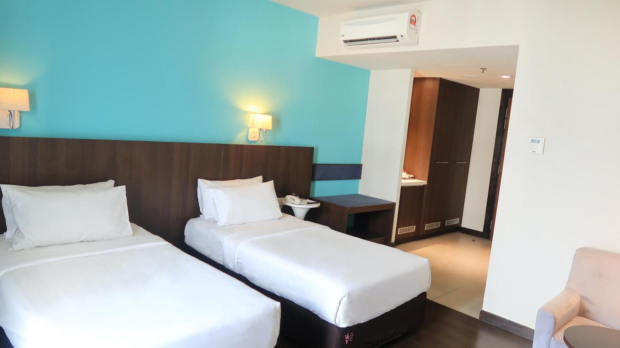 Wyndham Garden I-city 4*