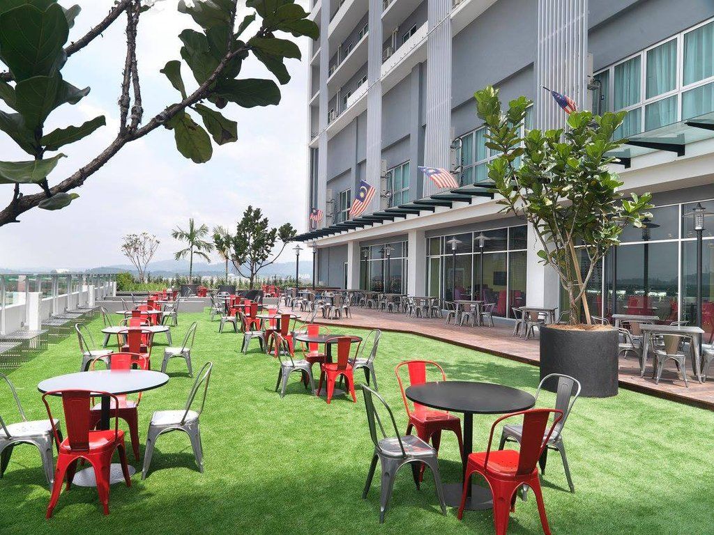 Wyndham Garden I-city Hotel 4*