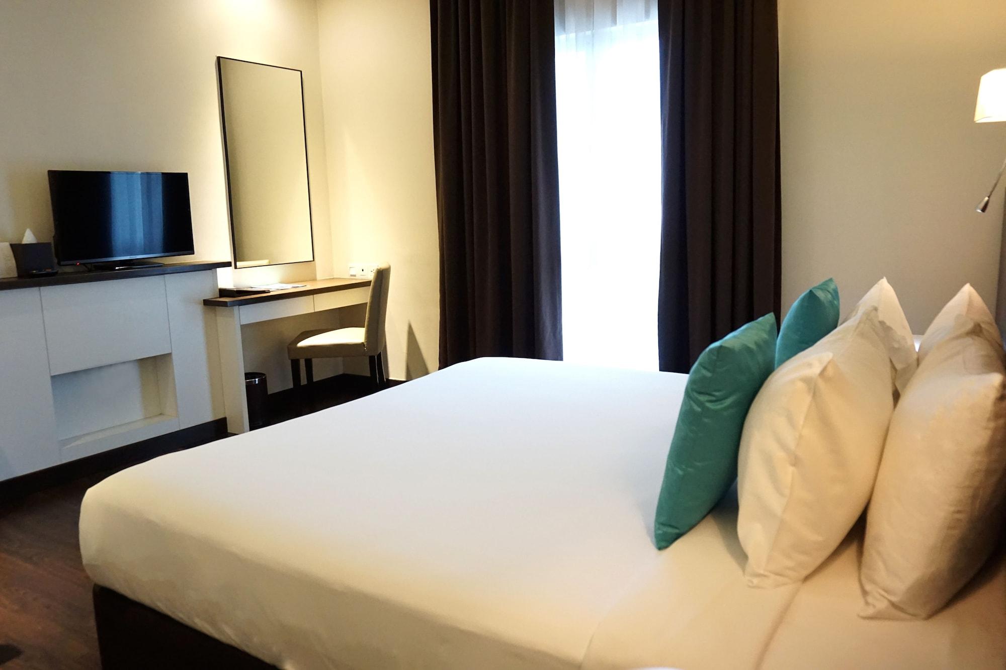Hotel Wyndham Garden I-city 4*