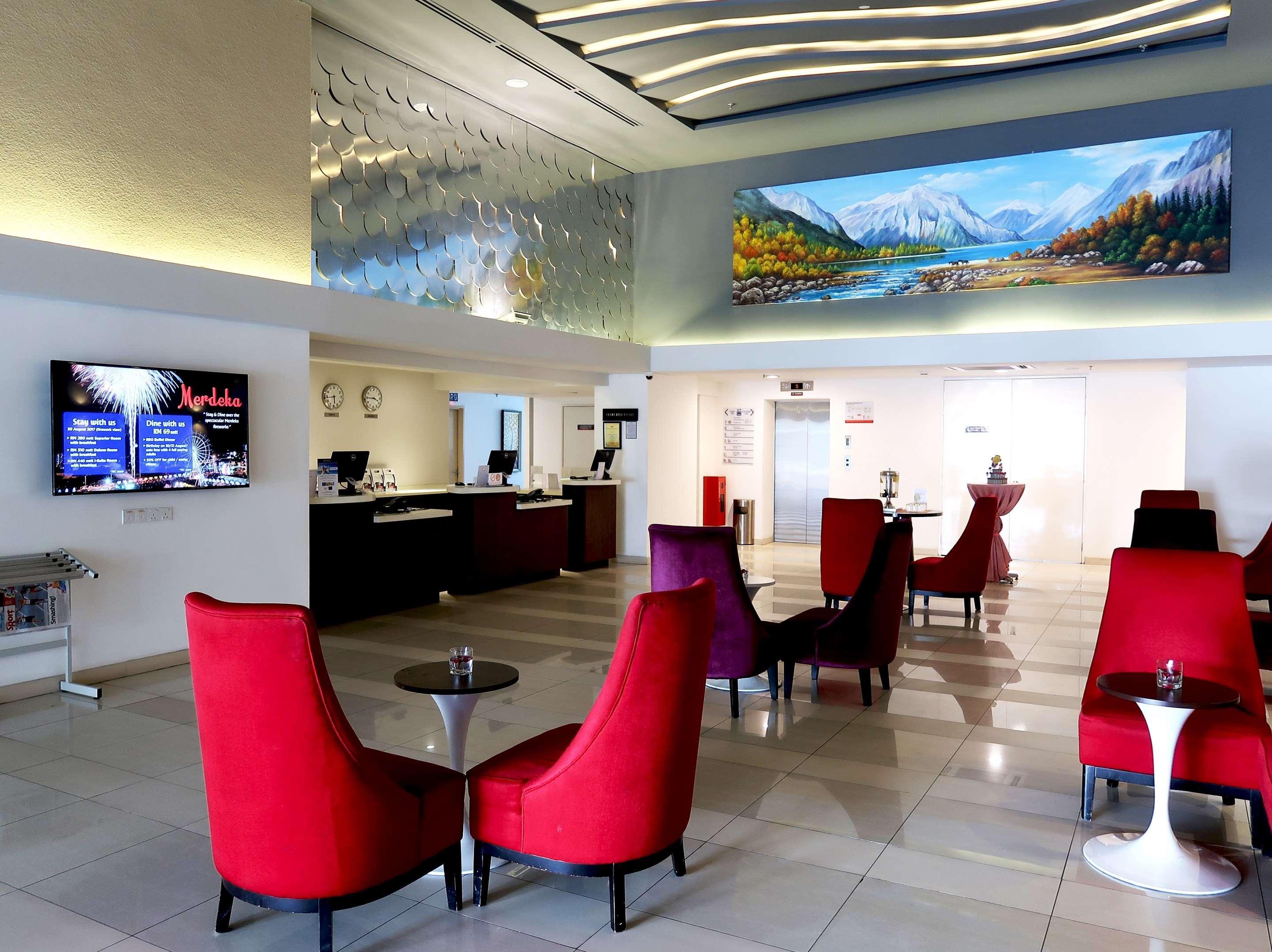 Hotel Wyndham Garden I-city 4*