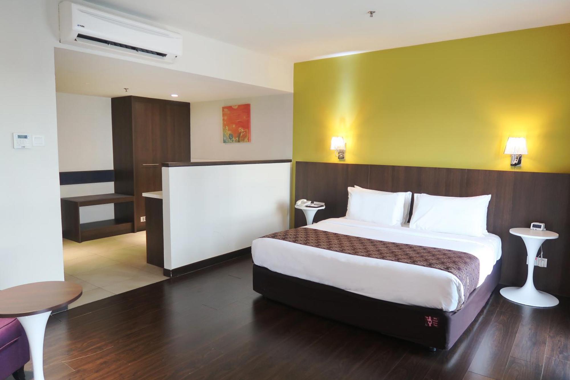 Hotel Wyndham Garden I-city 4*