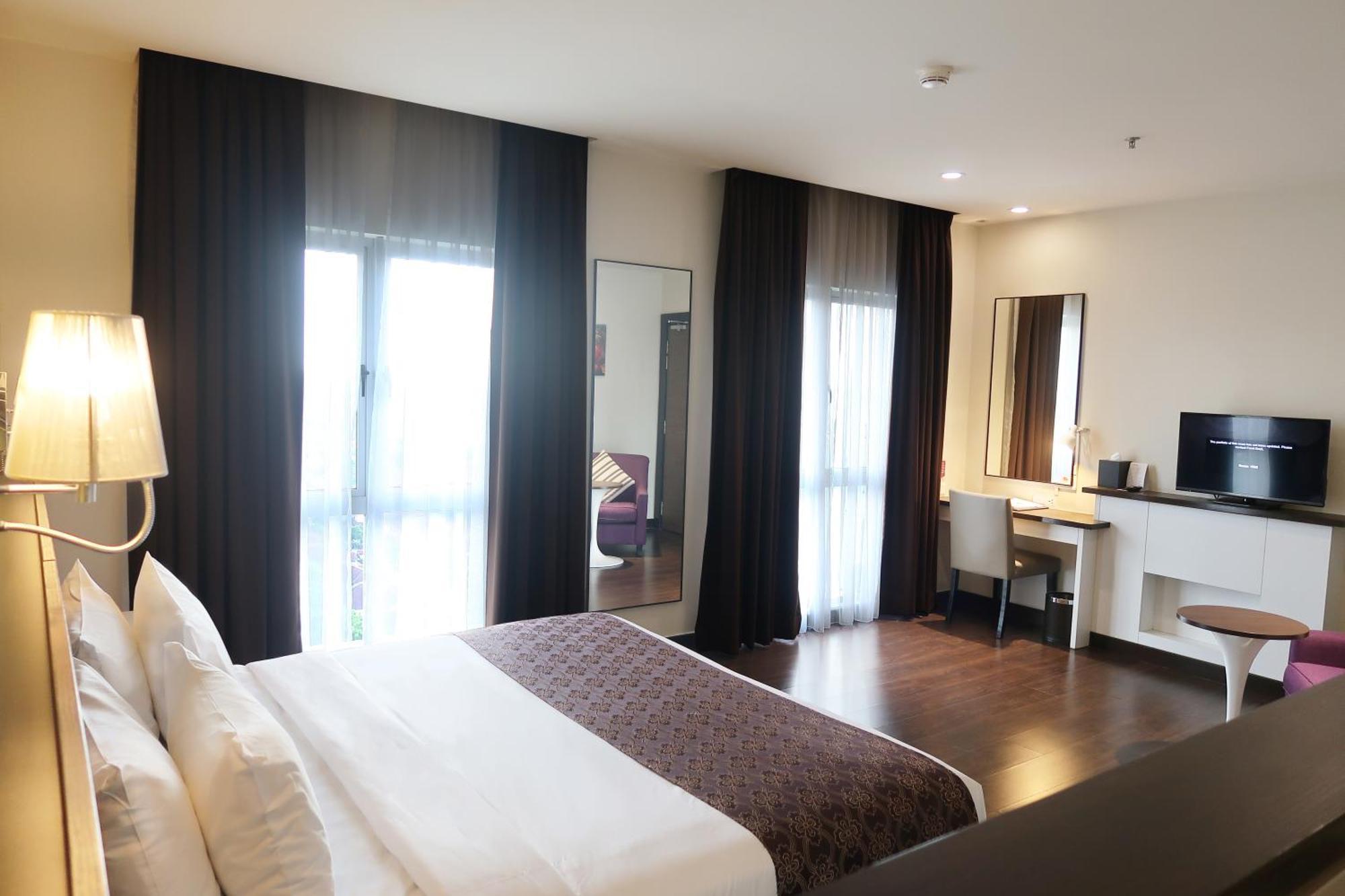 Hotel Wyndham Garden I-city 4*